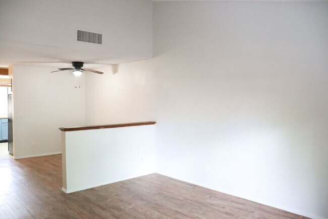 Building Photo - Great Townhouse