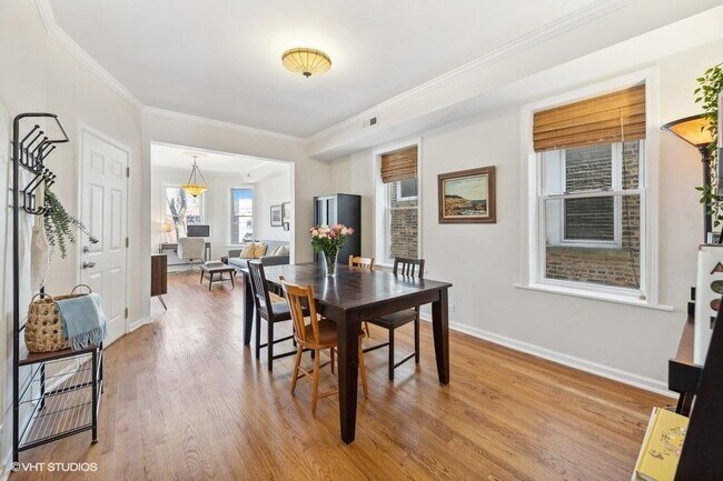 Foto del edificio - 1741 W Catalpa Ave