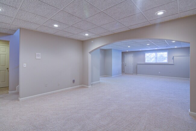 Building Photo - 5513 Laurel Ridge Drive