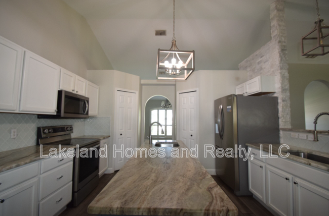 Foto del edificio - 241 Pine Shadow Ln