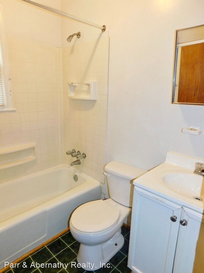 Building Photo - 2 br, 1 bath House - 810 A E. Poythress St...