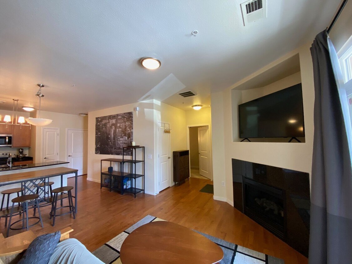 Primary Photo - Park Hill 2 Bedroom 2 Bath Condo