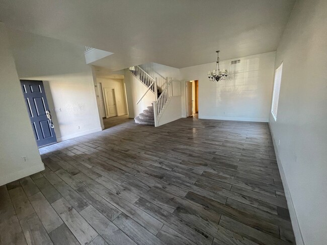 Building Photo - Victorville- Tanamera Home-  5 Bedrooms, 4...