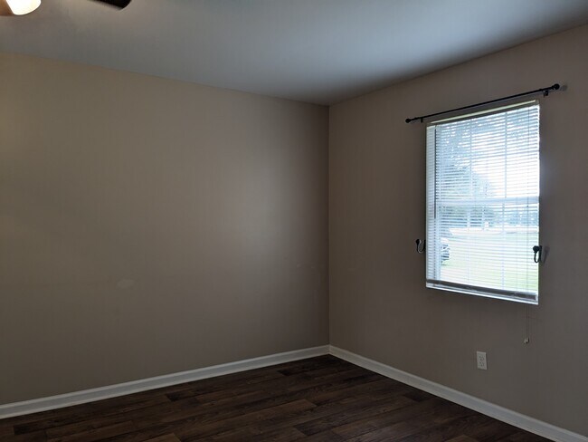 Building Photo - 505 Slayton St