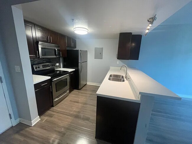 Foto del edificio - 425 W Beech St