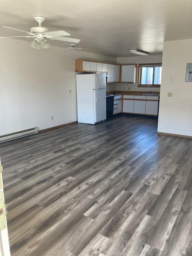 Building Photo - 2820 Baker Dr