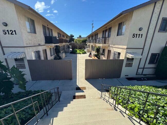 Foto del edificio - 5102 Inglewood Blvd