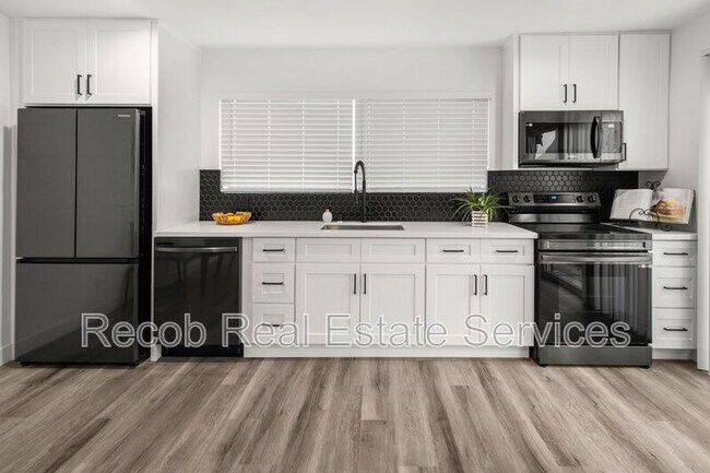 Foto del edificio - 4978-4988 Genesee Avenue