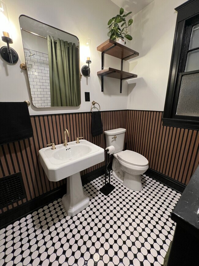 Building Photo - 505 Stinard Ave