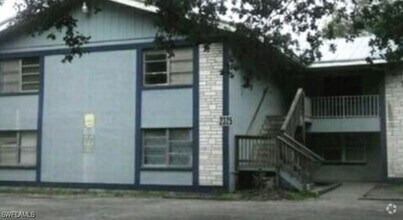Building Photo - 2325 Crawford St