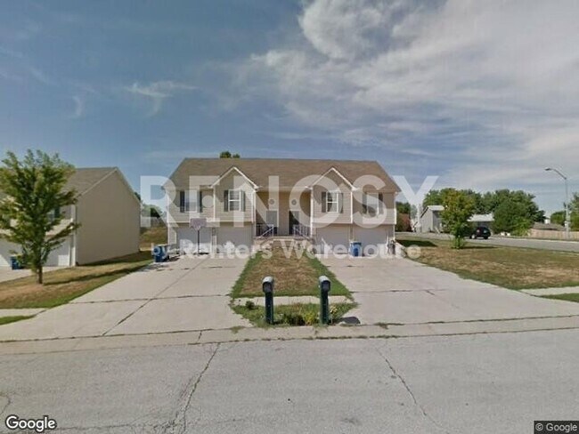 Foto del edificio - Cute 3 Bed, 2 full bath Townhome in Liberty