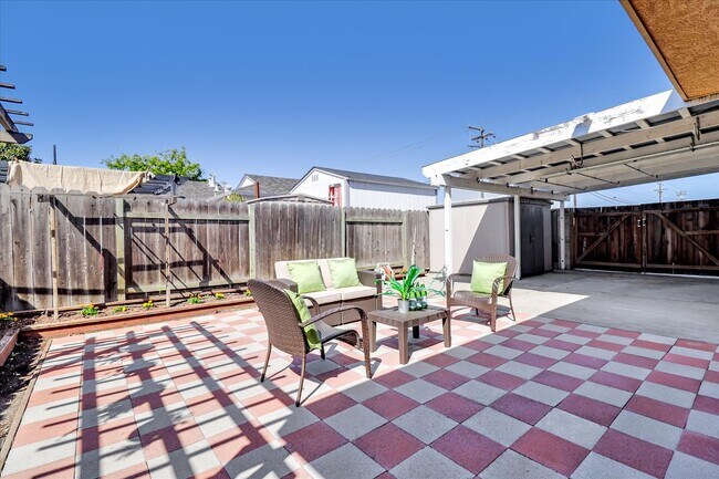 Building Photo - 986 Pope Way