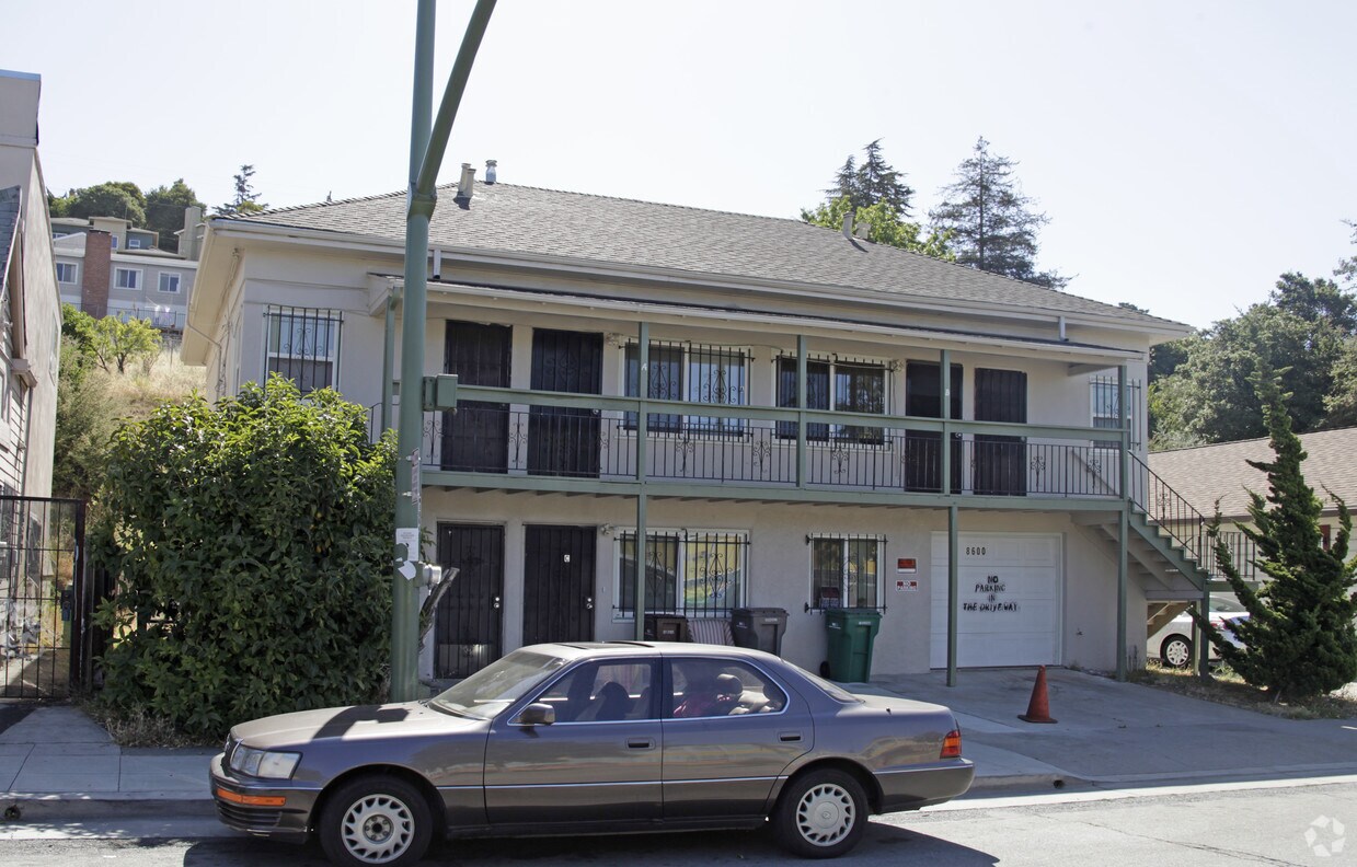 Foto del edificio - 8600 Macarthur Blvd