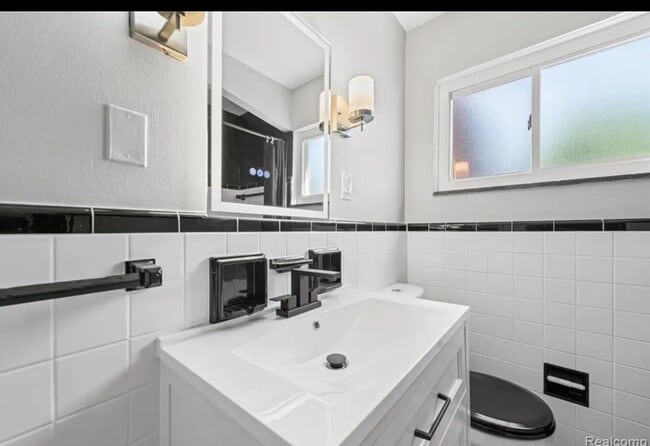 Building Photo - 14811 Prevost St
