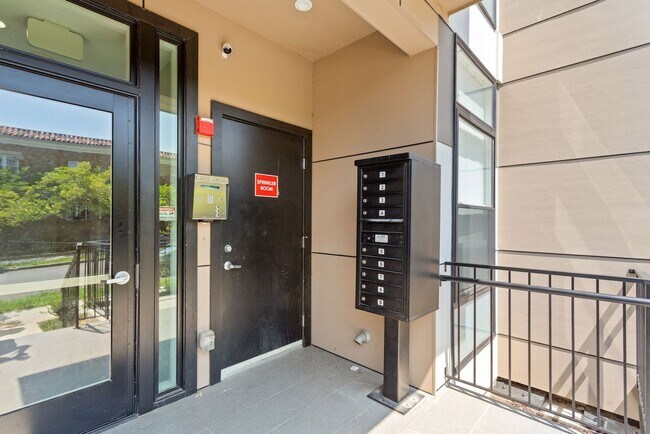 Building Photo - Available Now! Recent build! Professionally Managed// 2 bedroom 2 bathroom Luxury Condo// Petworth!