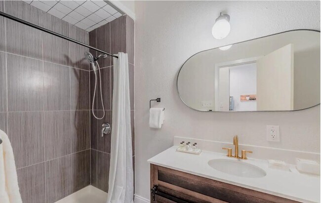 Foto del edificio - 1704 S Akard LLC