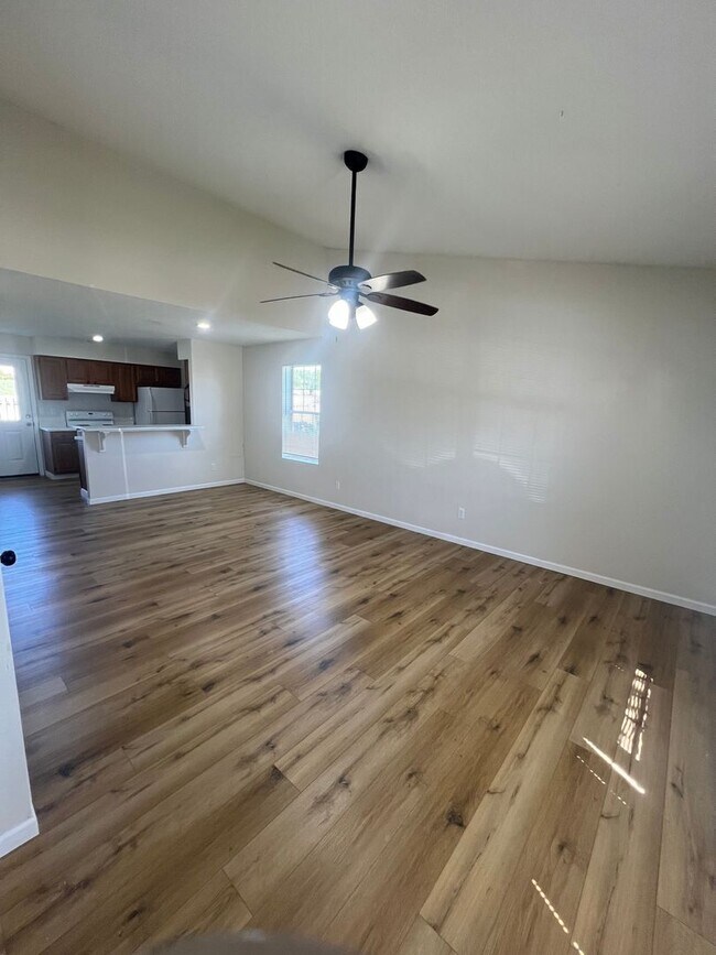 Foto del edificio - 2511-2511 Carnation Dr