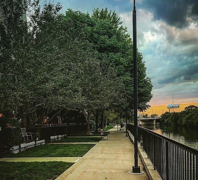 Foto del edificio - 2817 N Oakley Ave