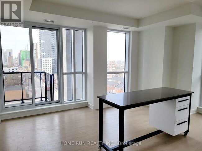 Building Photo - 560 Rideau St