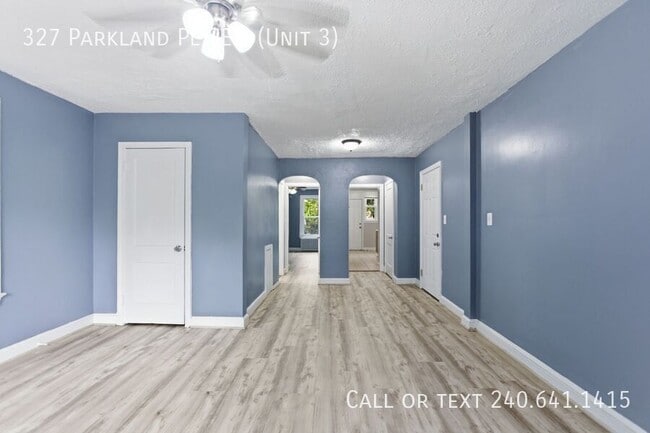 Foto del edificio - 327 Parkland Pl SE