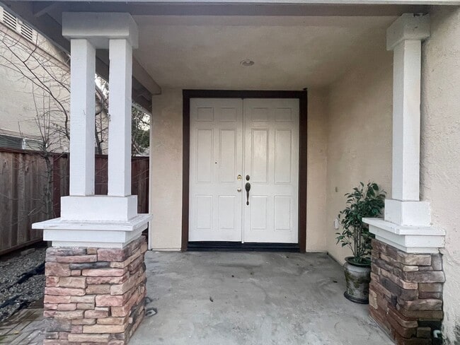 Foto del edificio - Wonderful Home Close to Shopping and Public Transportation.