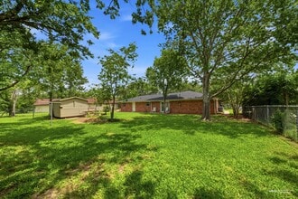 Building Photo - 1302 Laura Ln