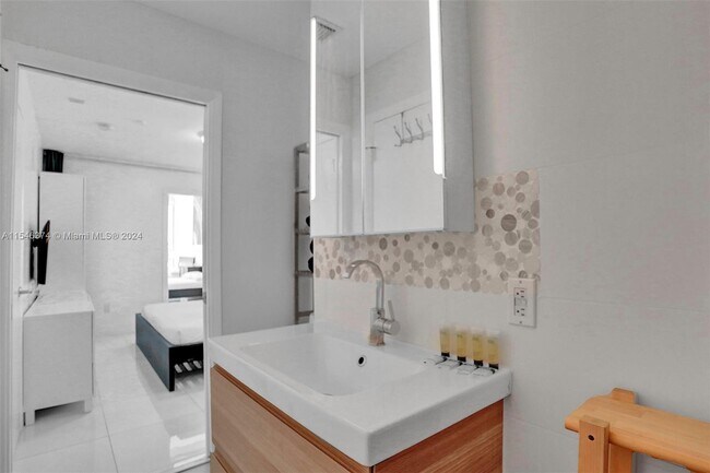 Building Photo - 5445 Collins Ave