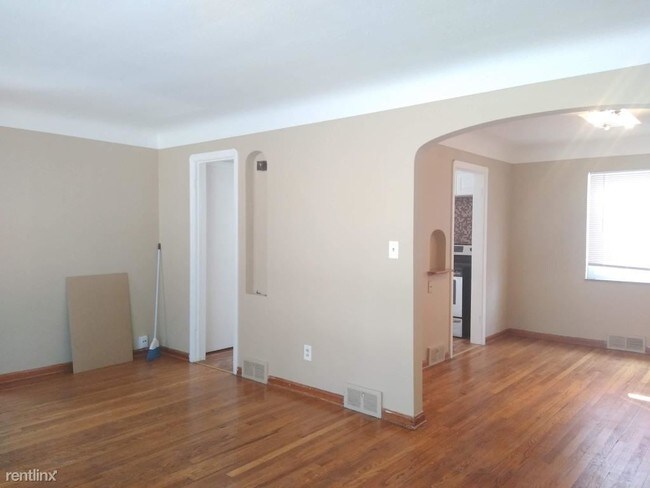 Building Photo - 3 br, 1 bath Apartment - 17525 Elsienna Ave