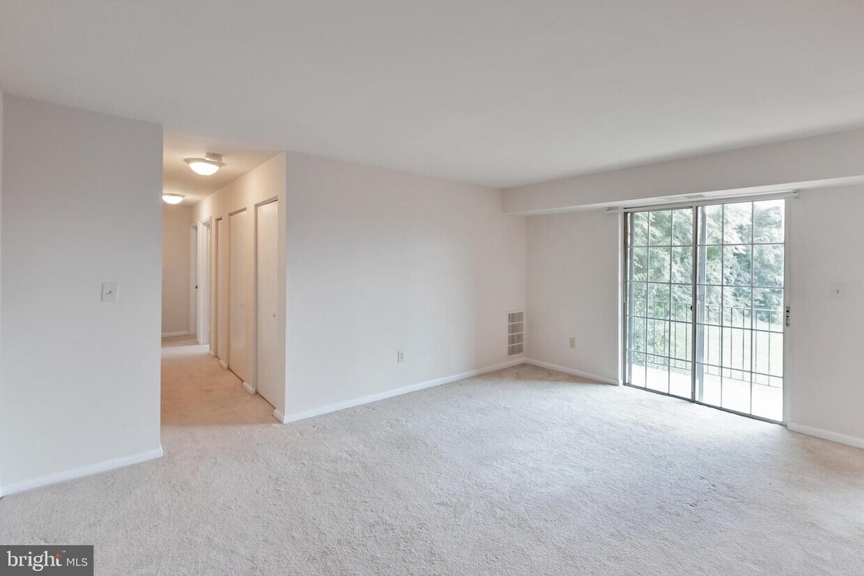 1543 Colonial Dr Unit 204, Woodbridge, VA 22192 Apartment for Rent in