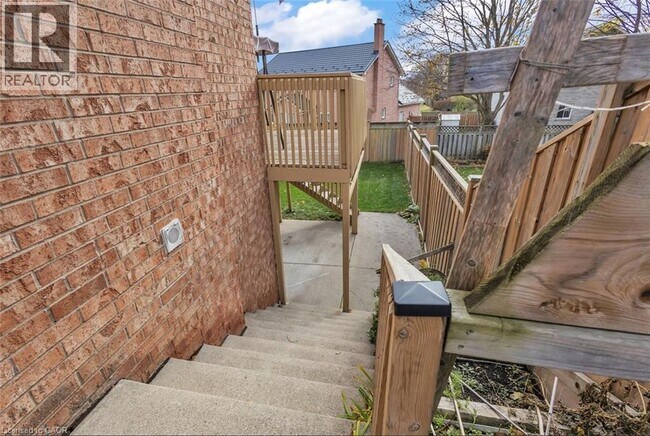 Photo du bâtiment - 18 Wallace Dr