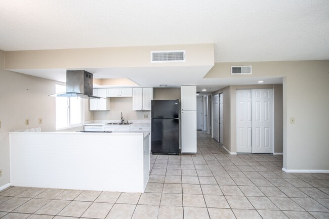 Building Photo - 3Br in gated community