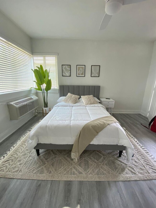 Foto del edificio - 7325 Carlyle Ave