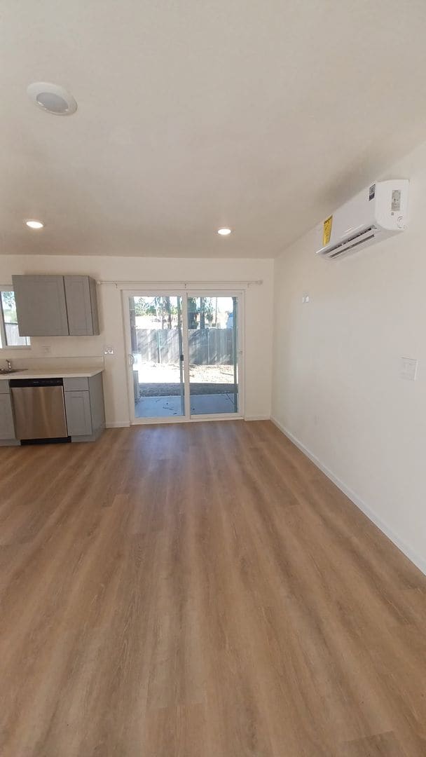 Building Photo - Modern 2 Bed/1 Bath Home, All Utilities Included!