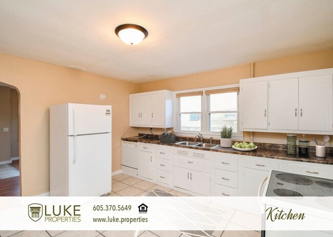 Building Photo - 2310 S Euclid Ave