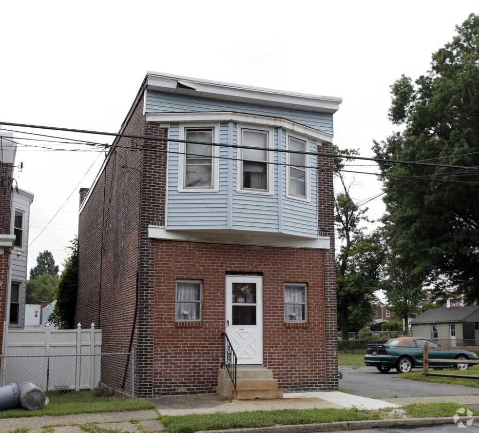 327 Powhattan Ave, Essington, PA 19029 Apartments in Essington, PA