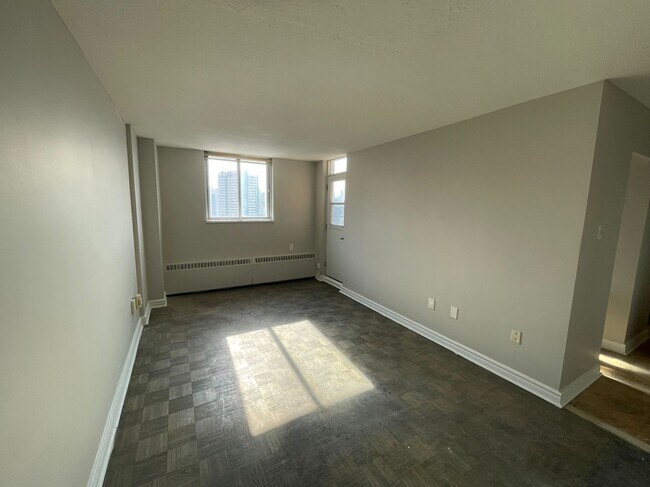 Building Photo - 230 Oak St