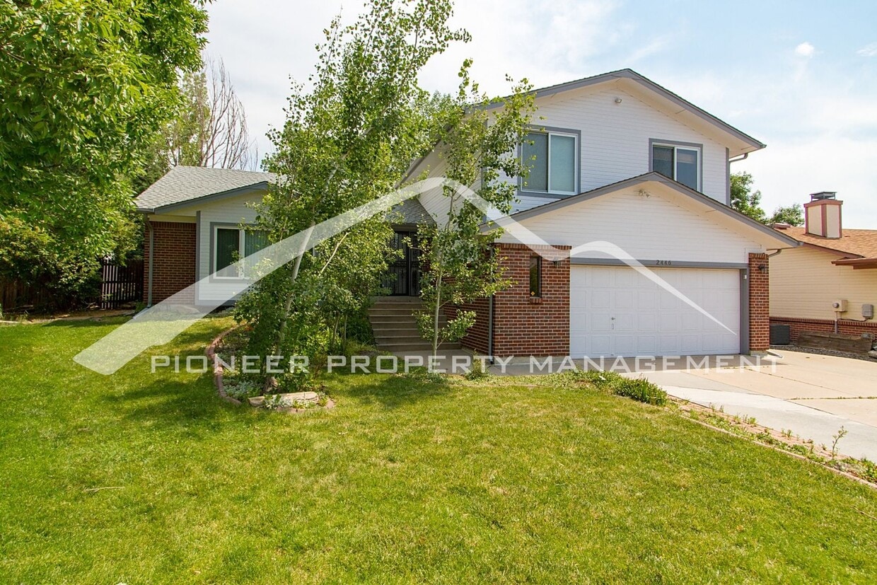 Primary Photo - Spacious 4 Bedroom Home in Green Mountain ...
