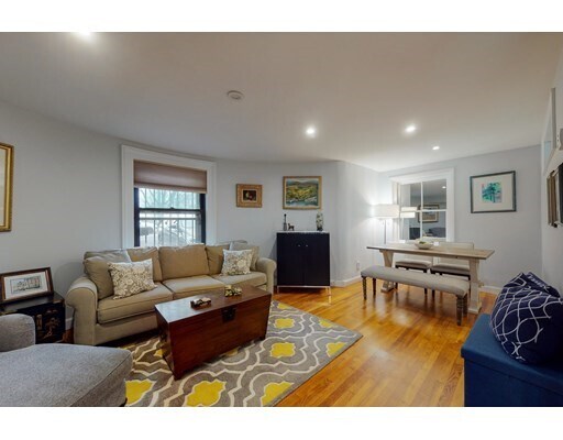 Foto principal - 242 Beacon St