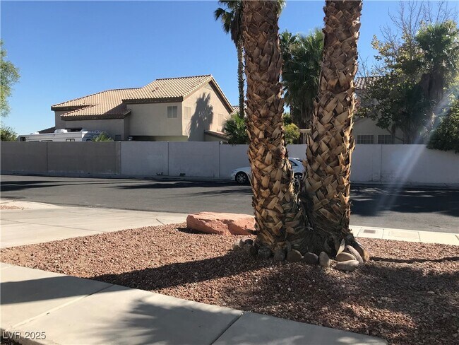 Foto del edificio - 5423 Dancing Bear Dr