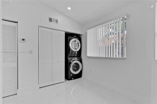 Building Photo - 13125 SW 64th Terrace