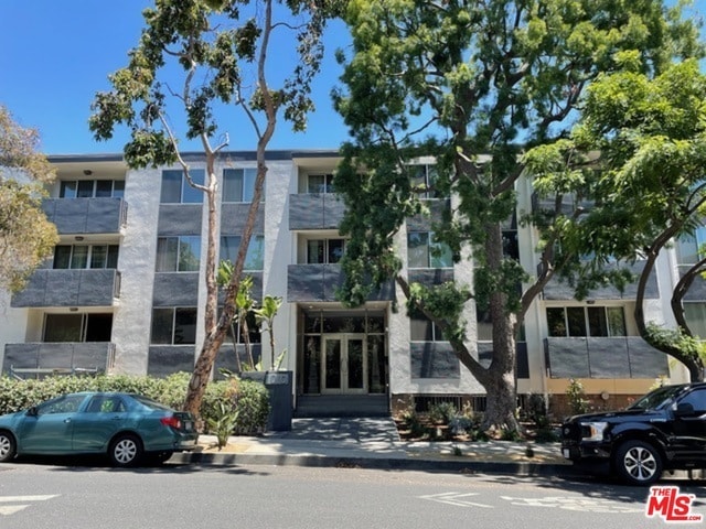 Primary Photo - 1010 N Kings Rd