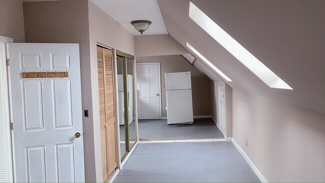 Building Photo - 3225 N Monticello Ave