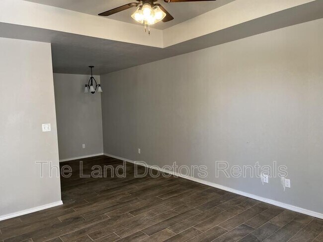 Foto del edificio - 713 W 1st