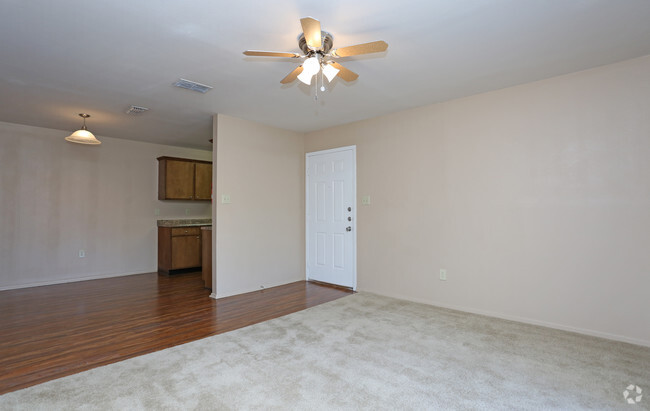 Carpeted living room - Great Oaks Apartments