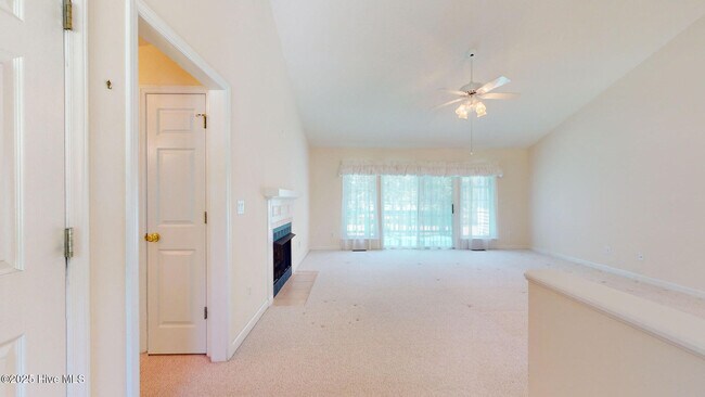 Foto del edificio - 2039 Royal Pines Dr