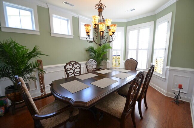 Foto del edificio - 1811 Luna Ct