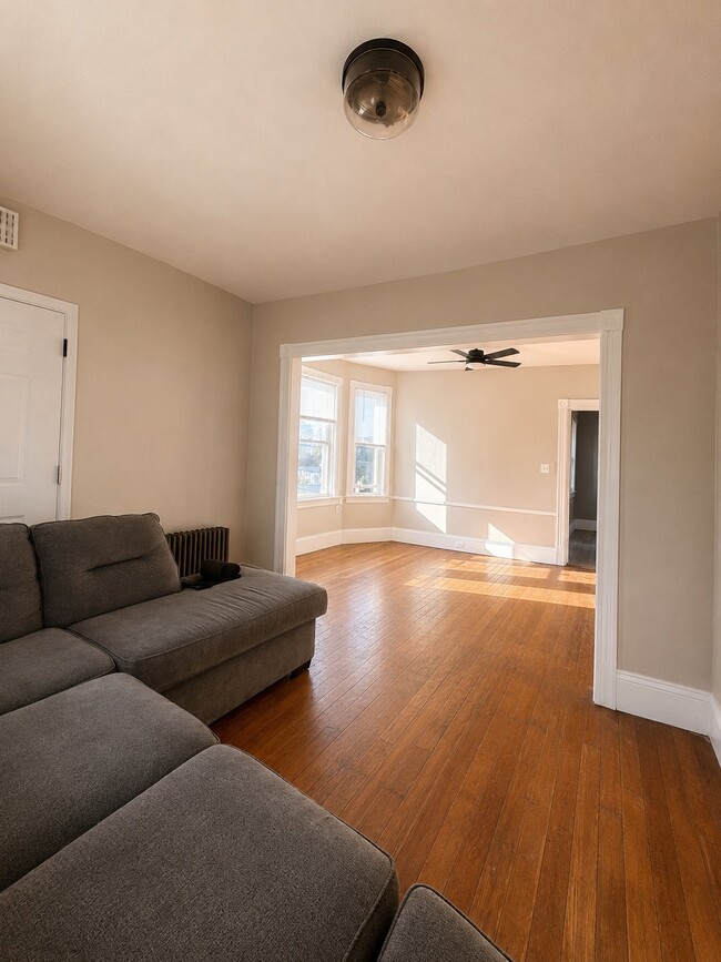 Photo - 104 Laurens St (Cranston, RI) Apartment