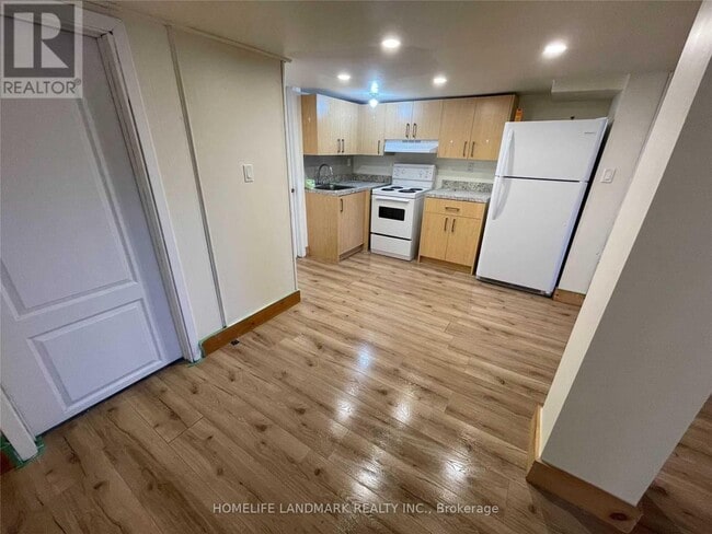 Building Photo - 102 Billington Crescent