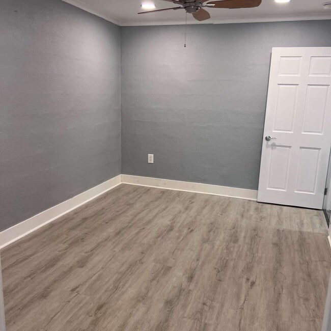 Building Photo - 121 Harbeson Ave SE