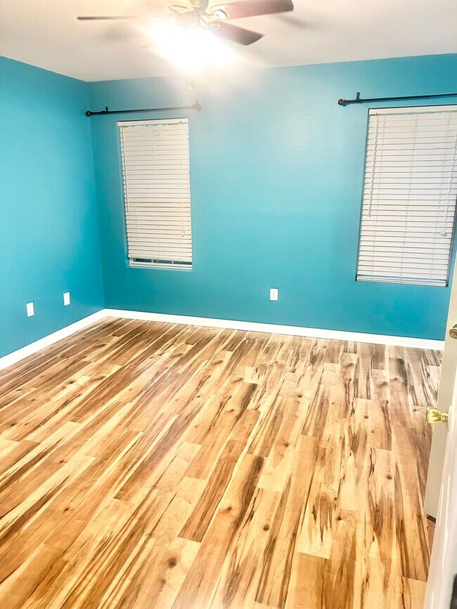 Foto del edificio - Charming 3BR Townhouse Near Shopping & Doctors Hospital